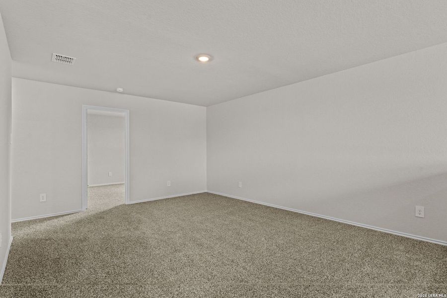 Spacious, unfurnished interior of a new home in Swenson Heights, Seguin (Image 19).