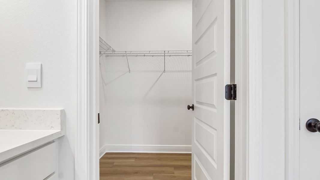 Spacious, unfurnished interior of a new home in Owl's Head Farms, Freeport (Image 30).