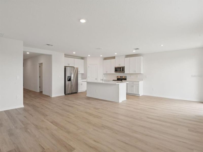 Spacious, unfurnished interior of a new home in Salt Meadows - Classic Series, Parrish (Image 19).