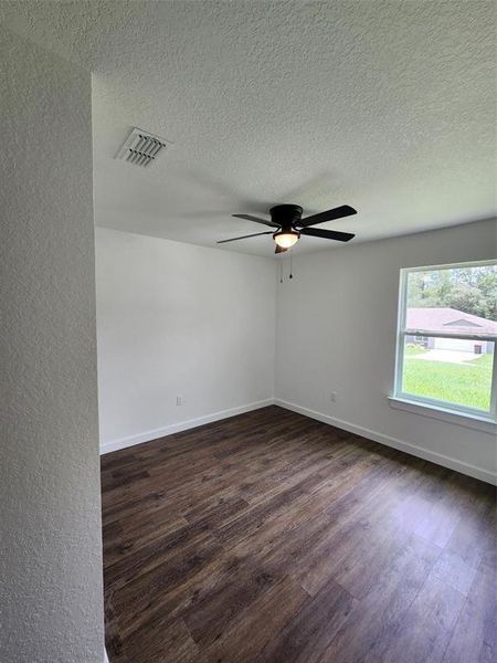 Spacious, unfurnished interior of a new home in , Dunnellon (Image 7).
