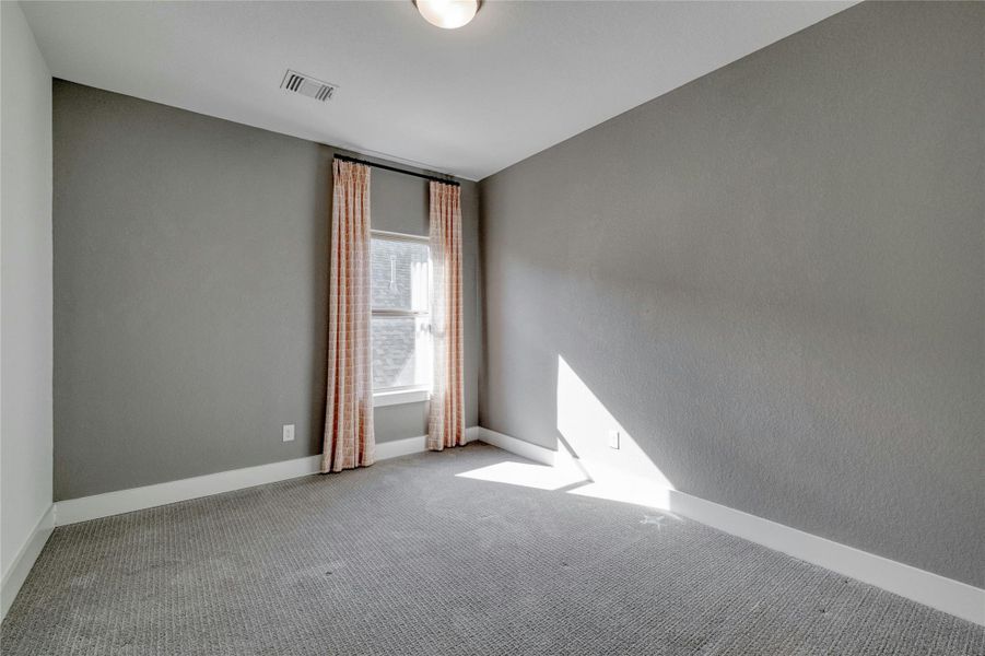 Spacious, unfurnished interior of a new home in Lariat 45', Liberty Hill (Image 15).