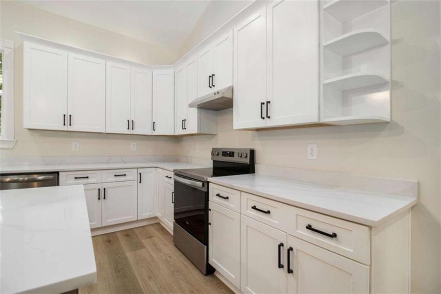 Furnished interior view inside a new home in , Temple (Image 9).