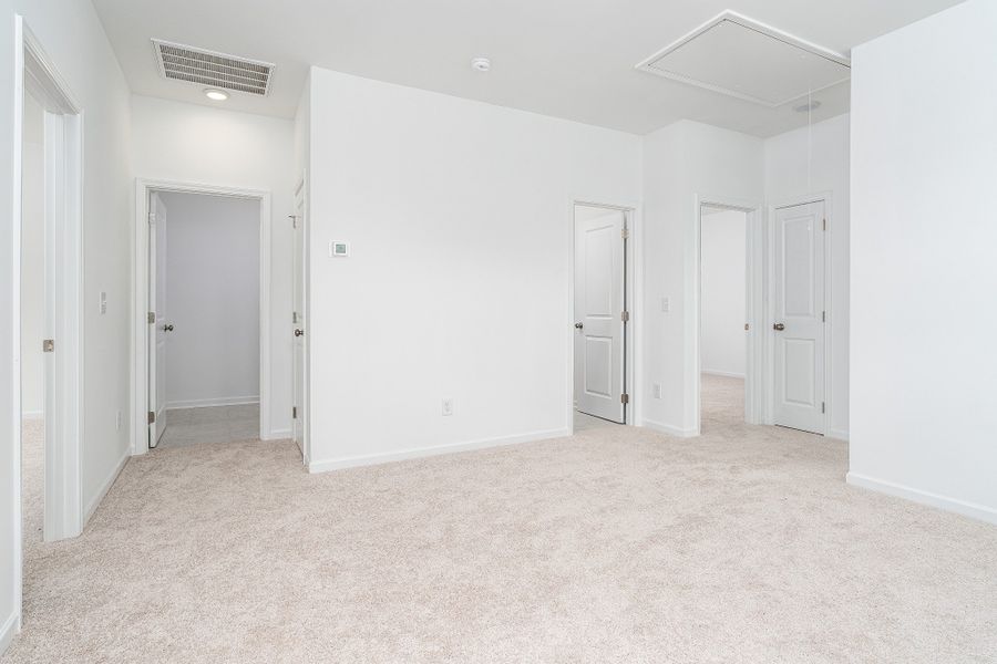 Spacious, unfurnished interior of a new home in Ridgewood, Shelbyville (Image 15).