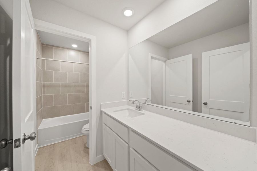 Furnished interior view inside a new home in Russell Ranch, Bay City (Image 7).