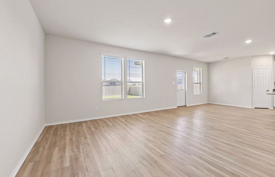 Spacious, unfurnished interior of a new home in Sonterra, Jarrell (Image 41).