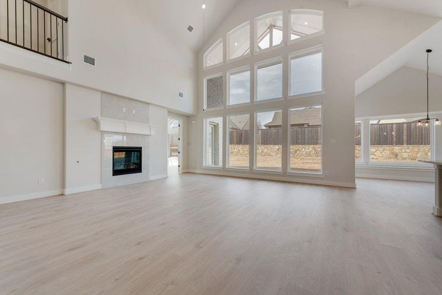 Spacious, unfurnished interior of a new home in Somerset Park, Rockwall (Image 23).