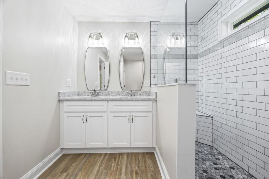 Furnished interior view inside a new home in , Lavonia (Image 40).