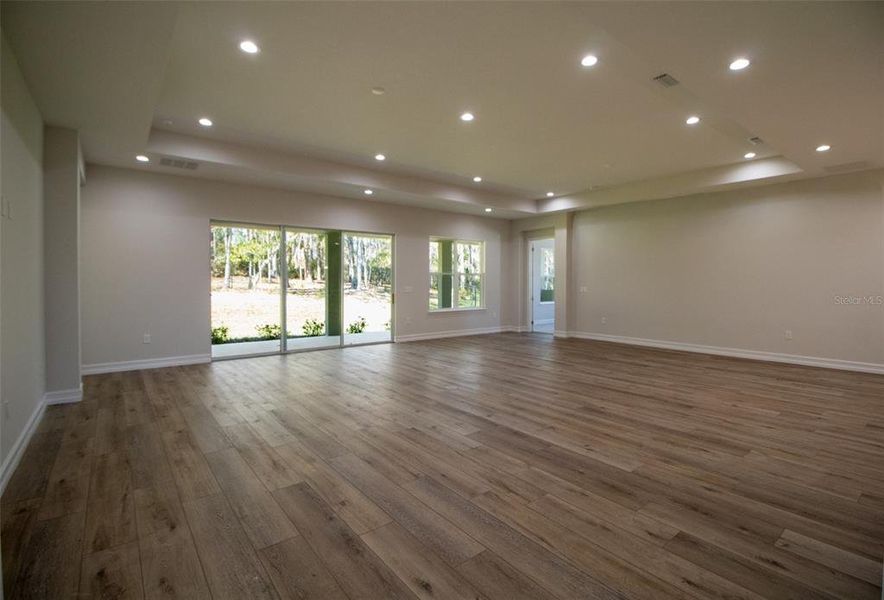 Spacious, unfurnished interior of a new home in Southern Hills Plantation, Brooksville (Image 35).