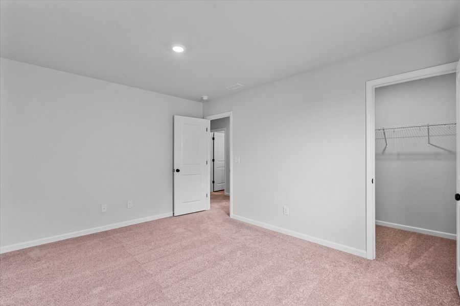 Spacious, unfurnished interior of a new home in Fieldstone, Lexington (Image 36).