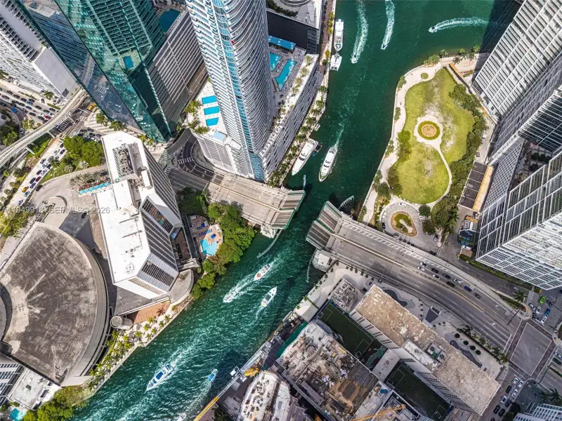 Condo located in Miami, FL showcasing its design and architecture (Image 29).