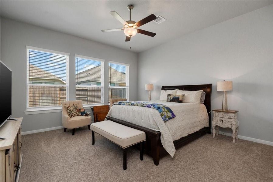 Furnished interior view inside a new home in The Grand Prairie 40’, Hockley (Image 33).