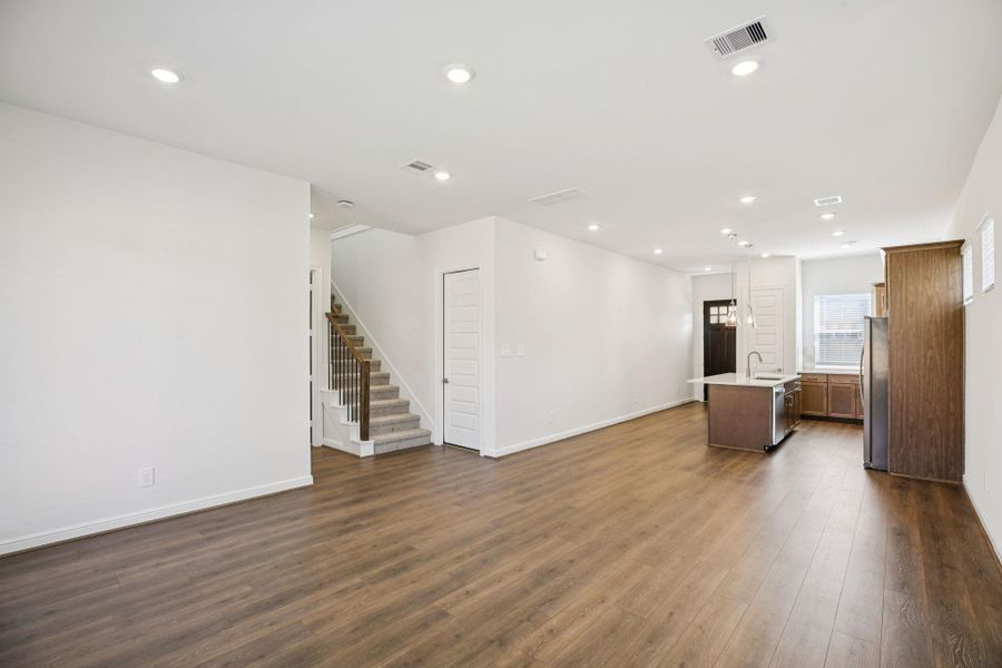 Spacious, unfurnished interior of a new home in Pinewood Trails - Luxe Series, Atascocita (Image 27).