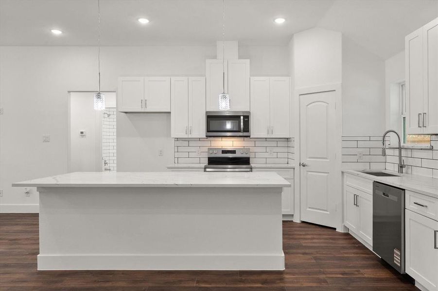 Furnished interior view inside a new home in , Kerens (Image 6).