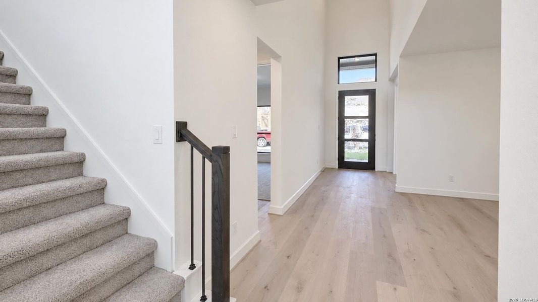 Spacious, unfurnished interior of a new home in Mayfair, New Braunfels (Image 17).