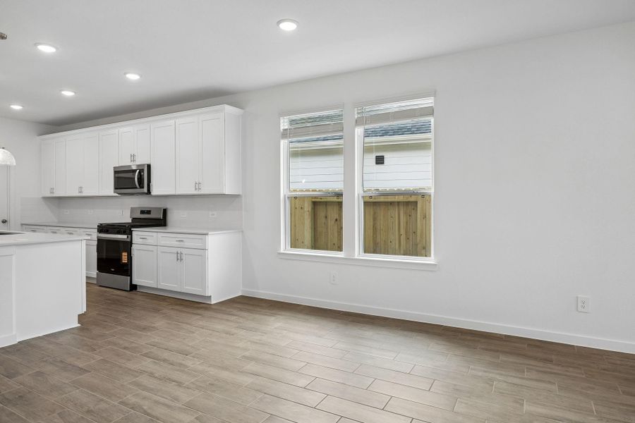 Spacious, unfurnished interior of a new home in Montgomery Bend, Montgomery (Image 17).