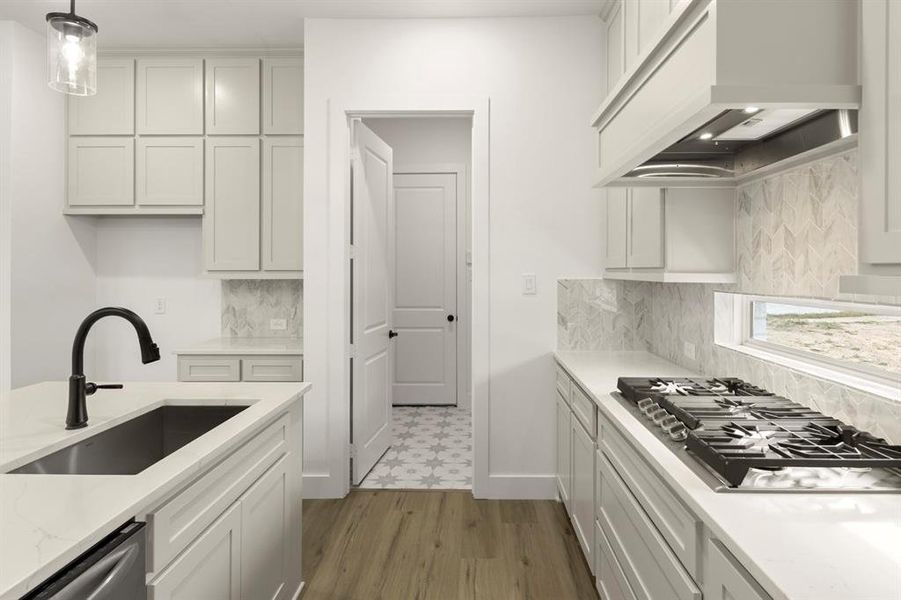 9_10. 801 Meadow Spring - Kitchen (4)