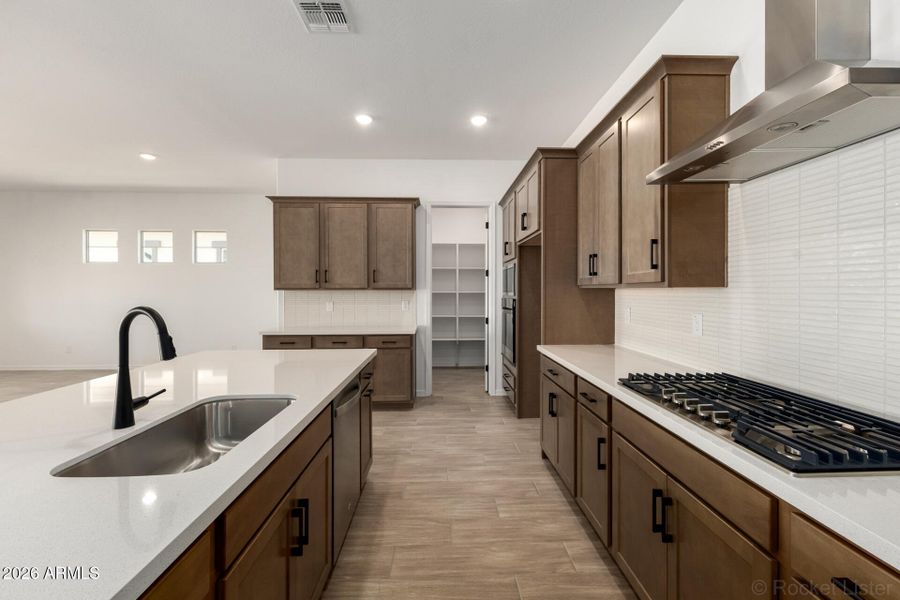 PHX_EmpirePOinte_Lot 7048_Hunter_22694_K