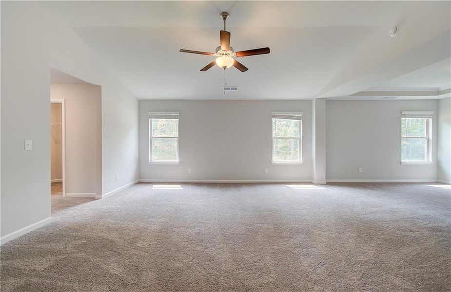 Spacious, unfurnished interior of a new home in Riverbend Overlook, Fayetteville (Image 27).