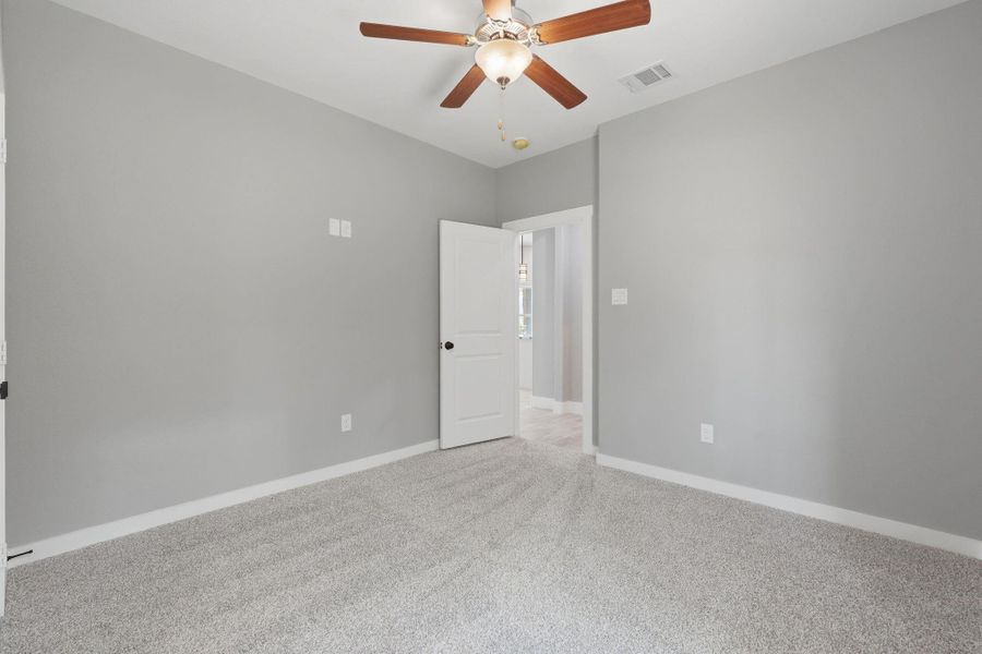 Spacious, unfurnished interior of a new home in , Willis (Image 27).
