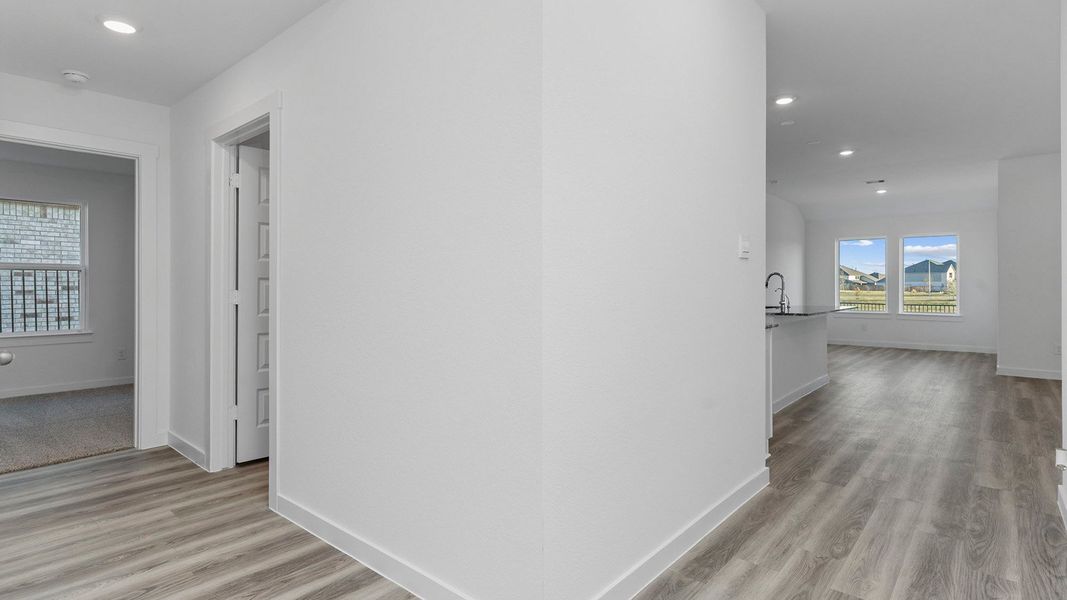 Representative unfurnished interior of a home built from the Huntsville by D.R. Horton in Marlow Lake, Texas City (Image 17).