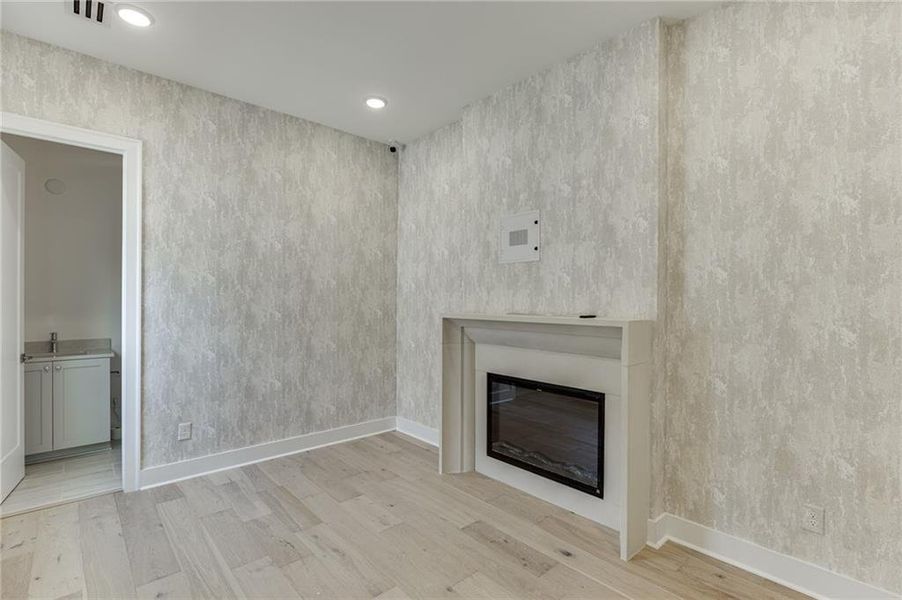 Spacious, unfurnished interior of a new home in The Retreat at Sterling on the Lake 48', Flowery Branch (Image 36).