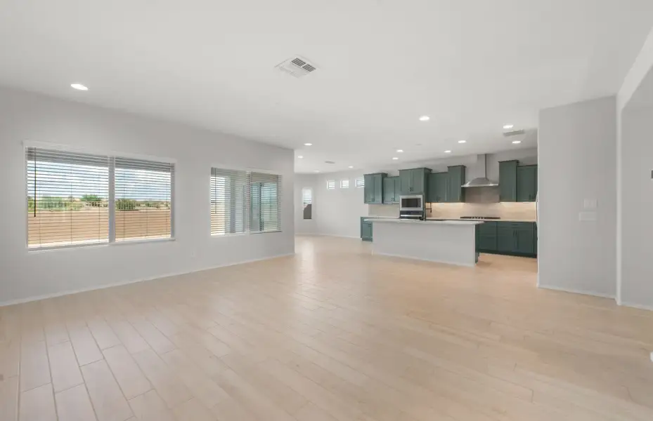 Spacious, unfurnished interior of a new home in Parkside at Anthem at Merrill Ranch, Florence (Image 20).