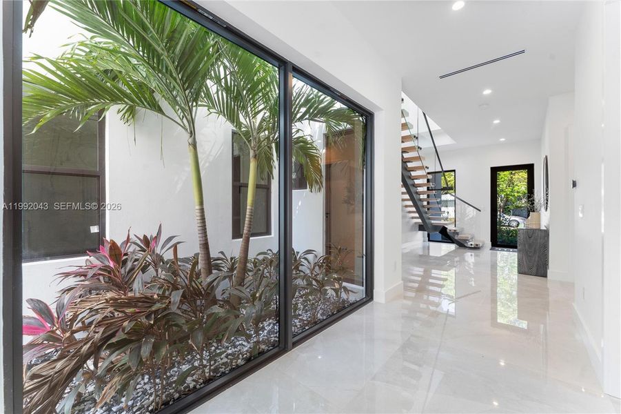 Exterior details and patio area of a home in , Fort Lauderdale (Image 3).