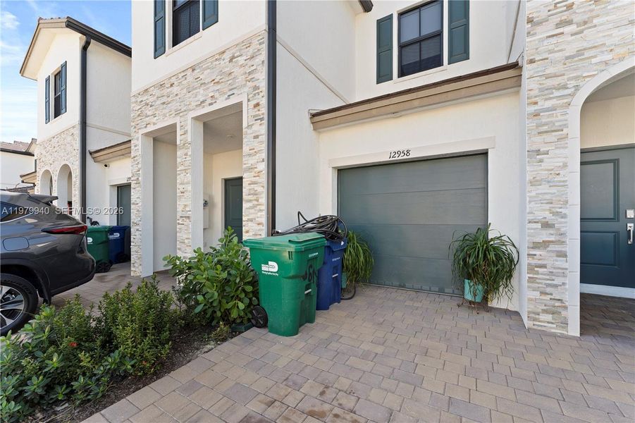 Exterior details and patio area of a home in , Miami (Image 22).