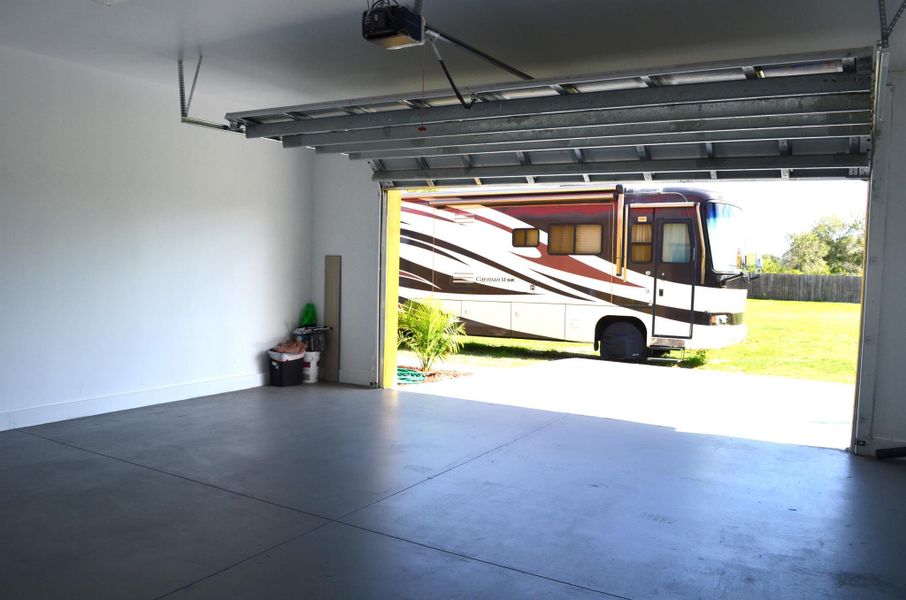 Spacious, unfurnished interior of a new home in , Clewiston (Image 22).