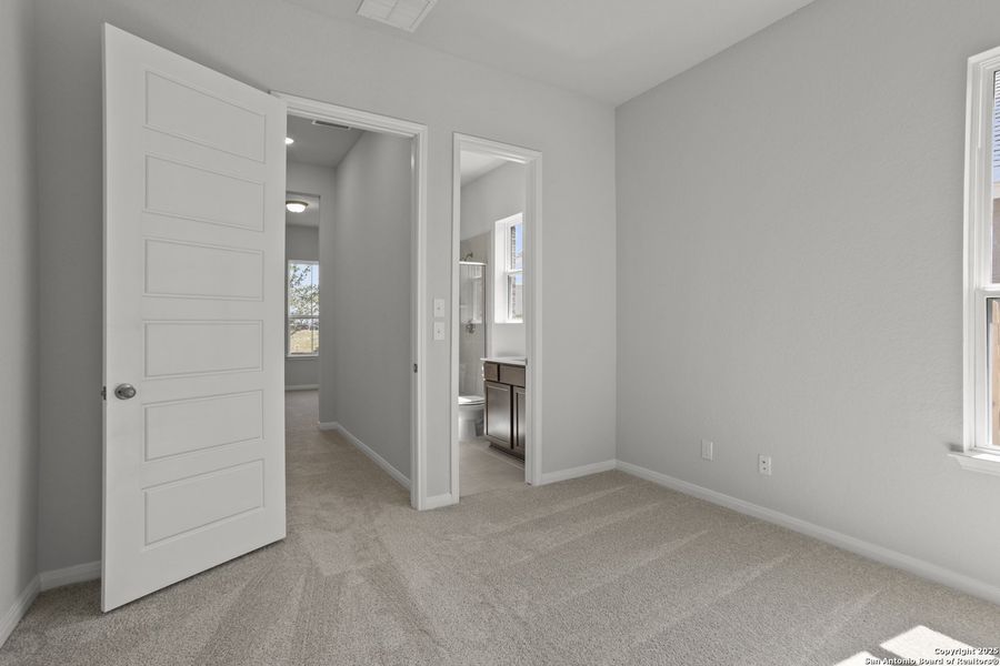 Spacious, unfurnished interior of a new home in Stillwater Ranch, San Antonio (Image 25).