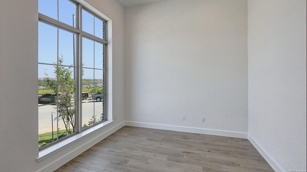 Spacious, unfurnished interior of a new home in Ladera, San Antonio (Image 18).