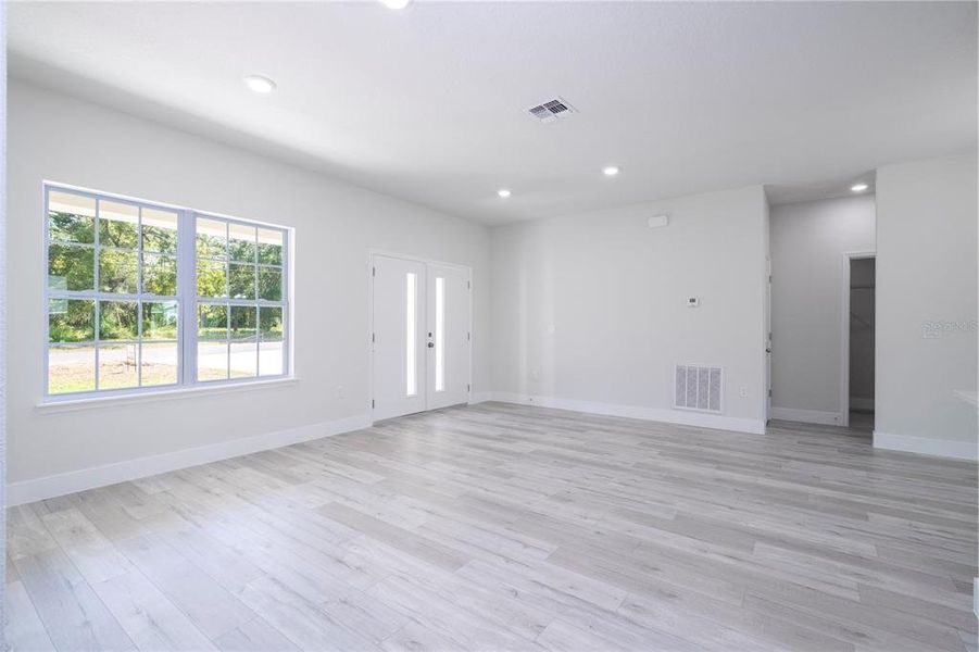 Spacious, unfurnished interior of a new home in , Citrus Springs (Image 40).