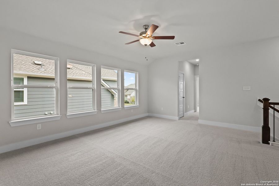 Spacious, unfurnished interior of a new home in Veramendi, New Braunfels (Image 24).