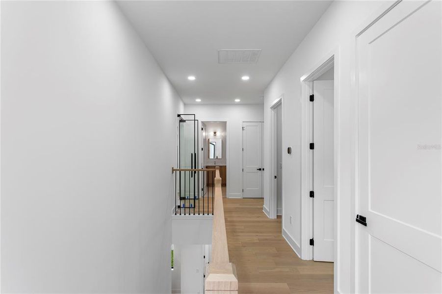 Spacious, unfurnished interior of a new home in , Tampa (Image 23).