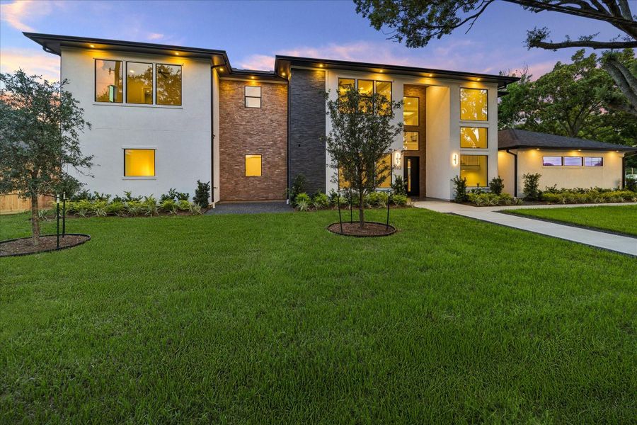Exterior details and patio area of a home in , Sugar Land (Image 26).