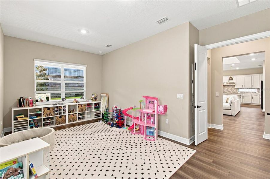 Furnished interior view inside a new home in , Winter Garden (Image 53).
