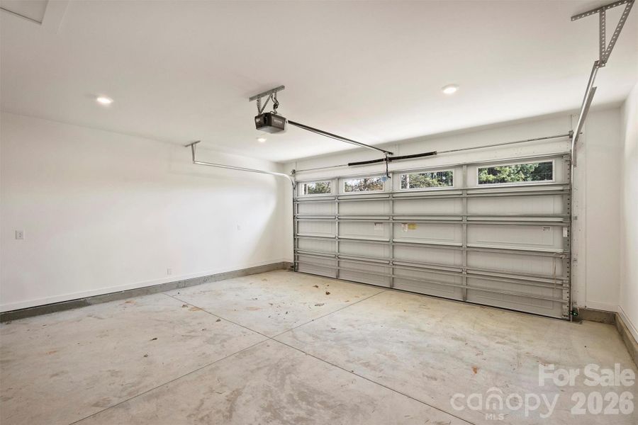 Spacious, unfurnished interior of a new home in , Lincolnton (Image 32).