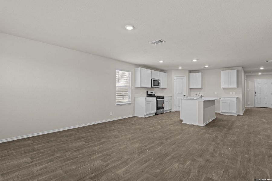 Spacious, unfurnished interior of a new home in Redbird Ranch, San Antonio (Image 23). Spacious, unfurnished interior of a new home in Redbird Ranch, San Antonio (Image 23).