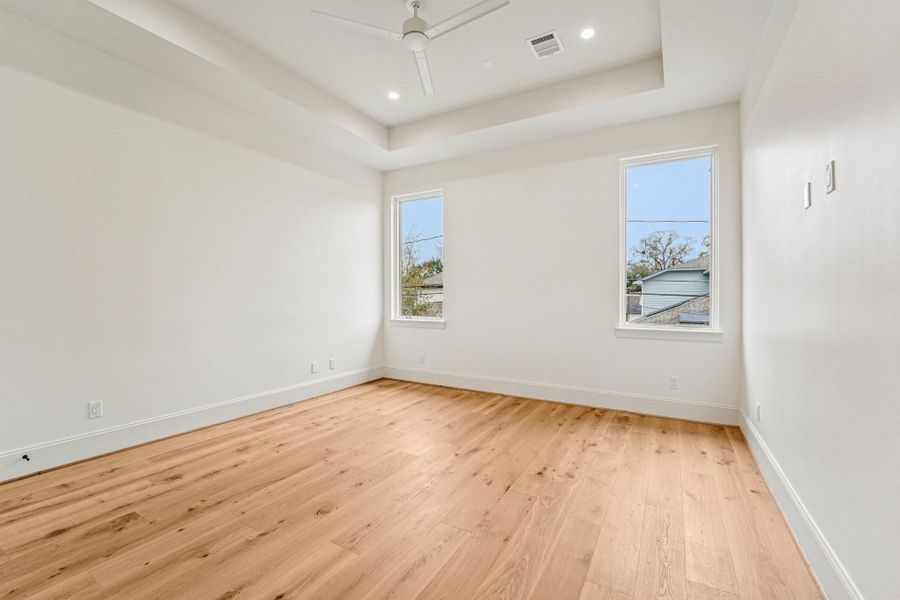 Spacious, unfurnished interior of a new home in , Houston (Image 45).