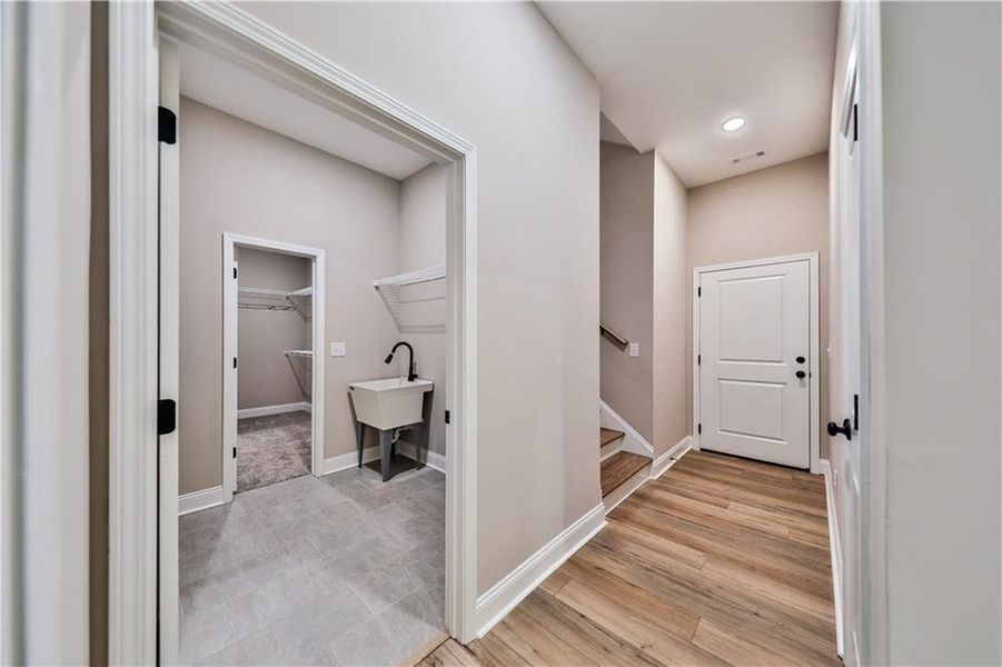 Spacious, unfurnished interior of a new home in , Temple (Image 9).