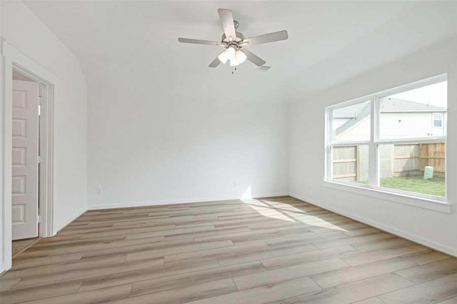 Spacious, unfurnished interior of a new home in Sunterra, Katy (Image 29). Spacious, unfurnished interior of a new home in Sunterra, Katy (Image 29).