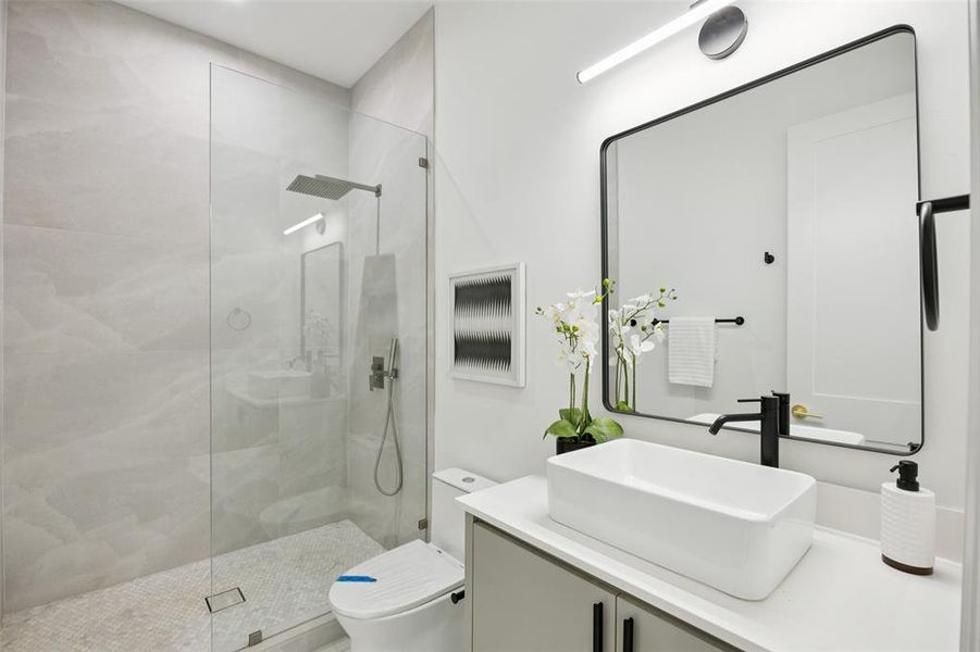 Furnished interior view inside a new home in , Dallas (Image 12).