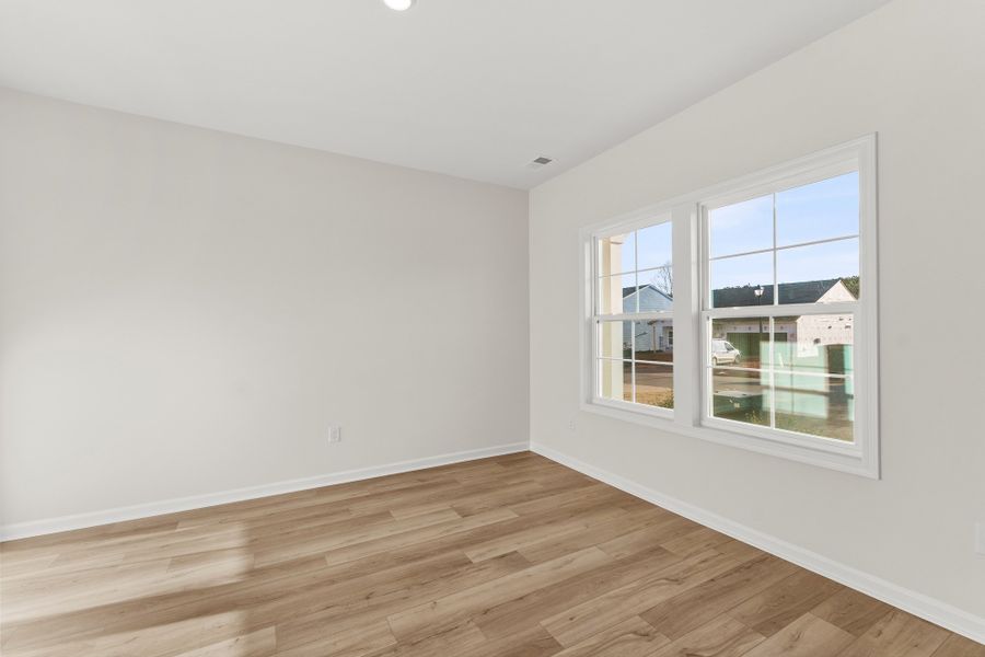 Spacious, unfurnished interior of a new home in Fairview Falls, Chesnee (Image 15).