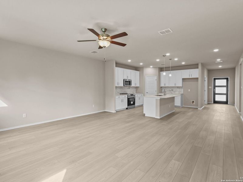 Spacious, unfurnished interior of a new home in Royal Crest, San Antonio (Image 20).