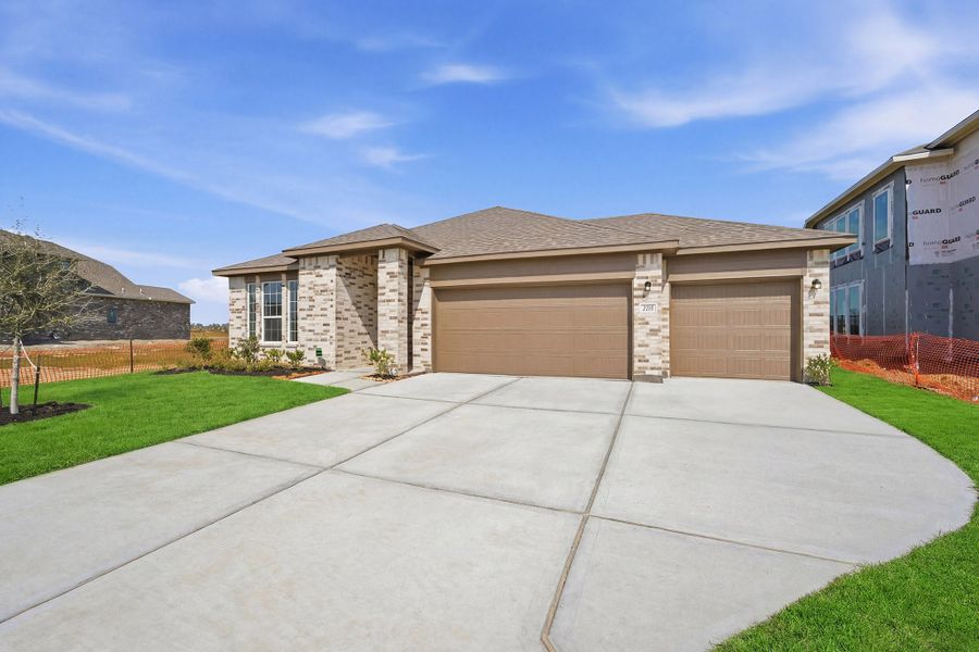 Front exterior of a new home in Canterra Creek, Rosharon, TX, highlighting curb appeal (Image 2).