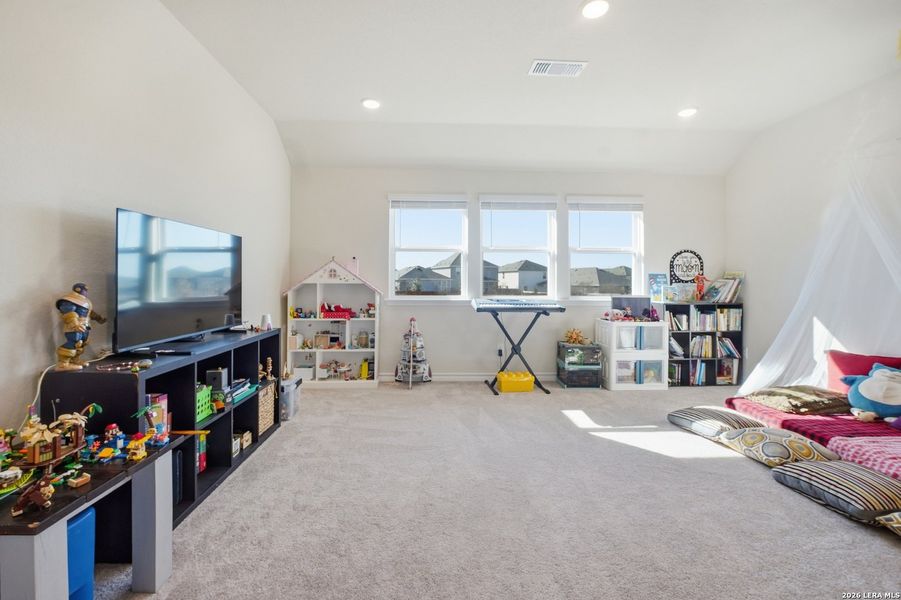 Furnished interior view inside a new home in Horizon Ridge, San Antonio (Image 12). Furnished interior view inside a new home in Horizon Ridge, San Antonio (Image 12).