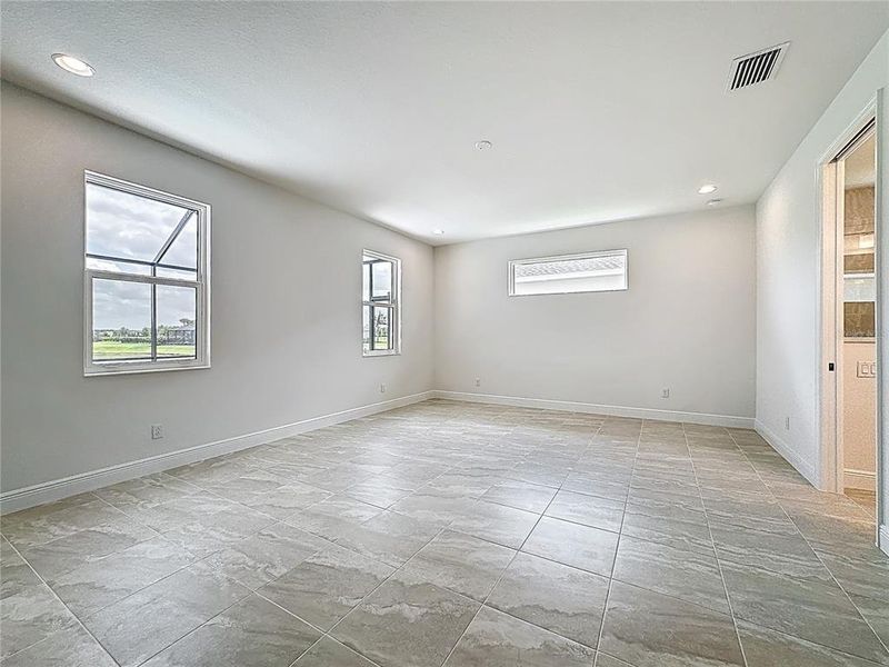 Spacious, unfurnished interior of a new home in , Parrish (Image 40).