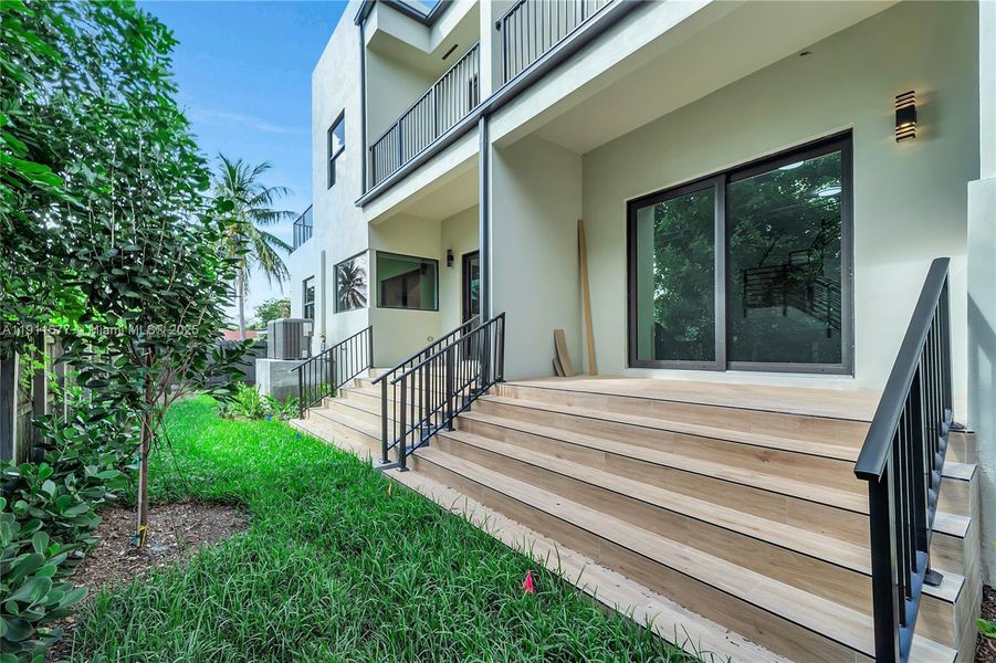 Exterior details and patio area of a home in , Fort Lauderdale (Image 34). Exterior details and patio area of a home in , Fort Lauderdale (Image 34).