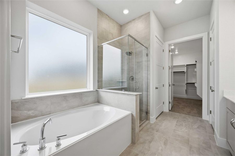 Furnished interior view inside a new home in Ellwood, Iowa Colony (Image 12).