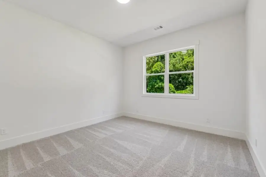 Spacious, unfurnished interior of a new home in White Post on Lake Lanier, Gainesville (Image 45).